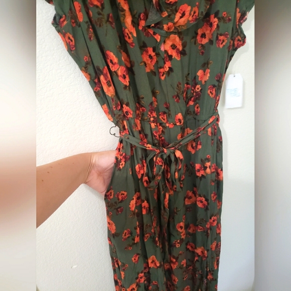 NWT Women's Time and Tru Ruffle Neck Floral Dress - Picture 3 of 8